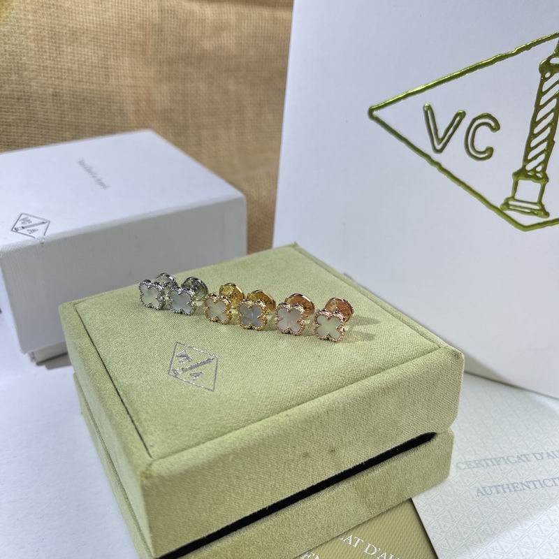 Van Cleef & Arpels earring 05yxs04